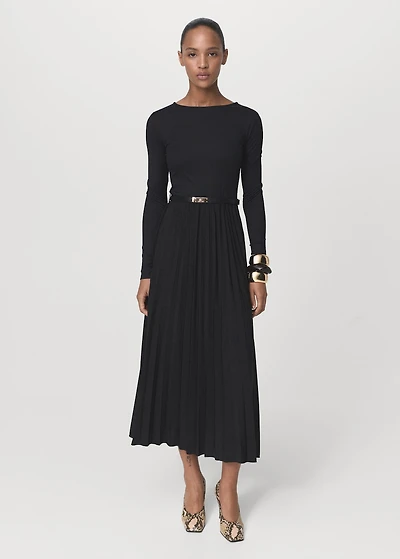 Pleated dress with belt