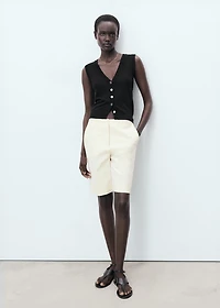 Fine-knit vest with buttons