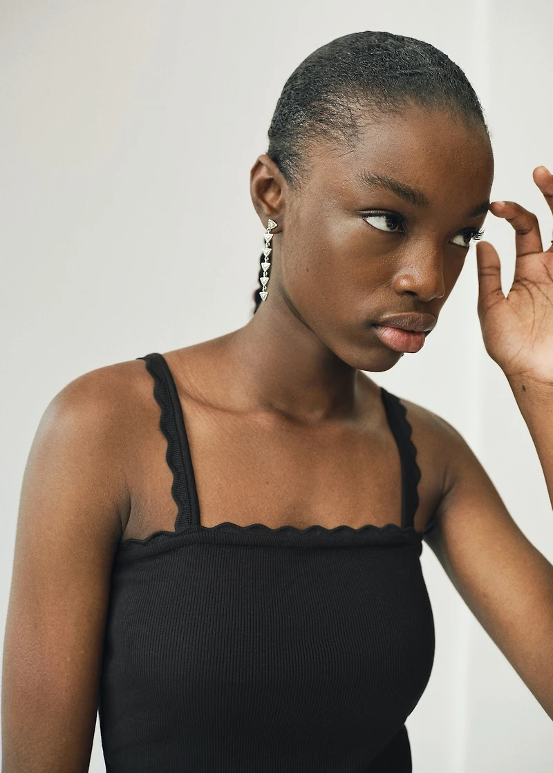 Knitted top with waves