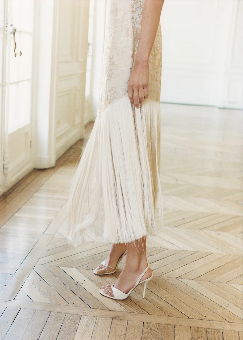 Leather sandals with contrasting heels