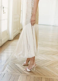 Leather sandals with contrasting heels