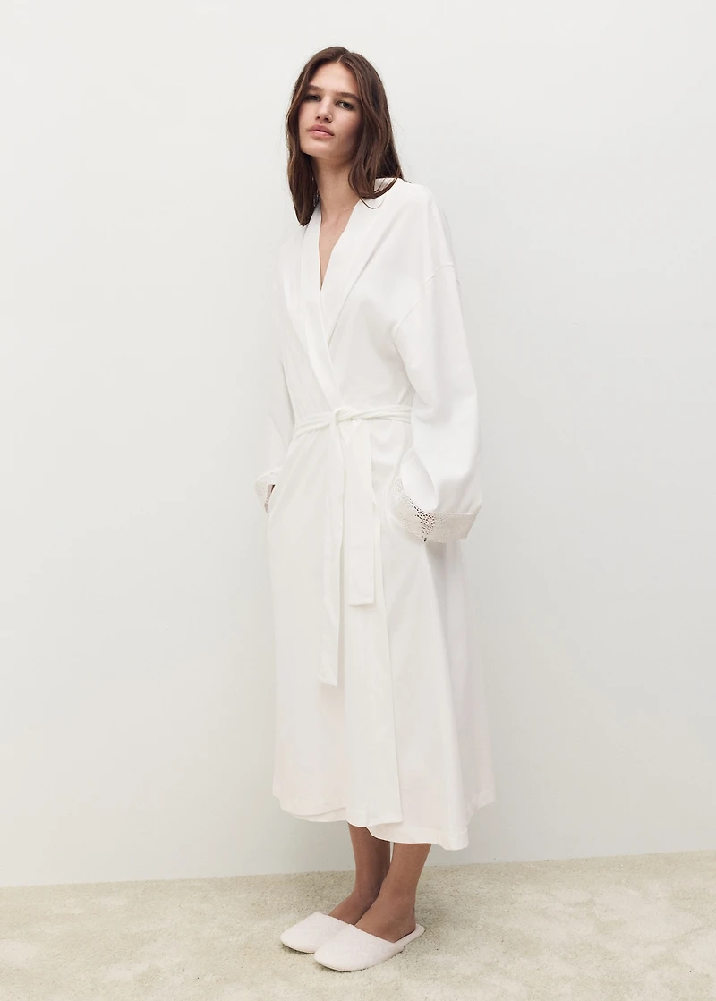 Cotton robe with lace