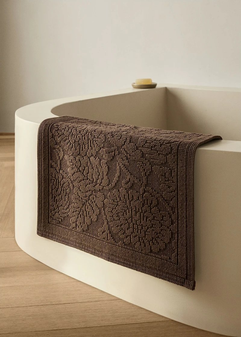 Floral jacquard bath mat