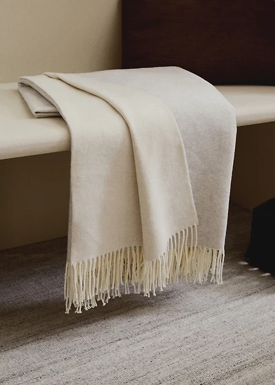 Double-sided cotton blanket with fringes