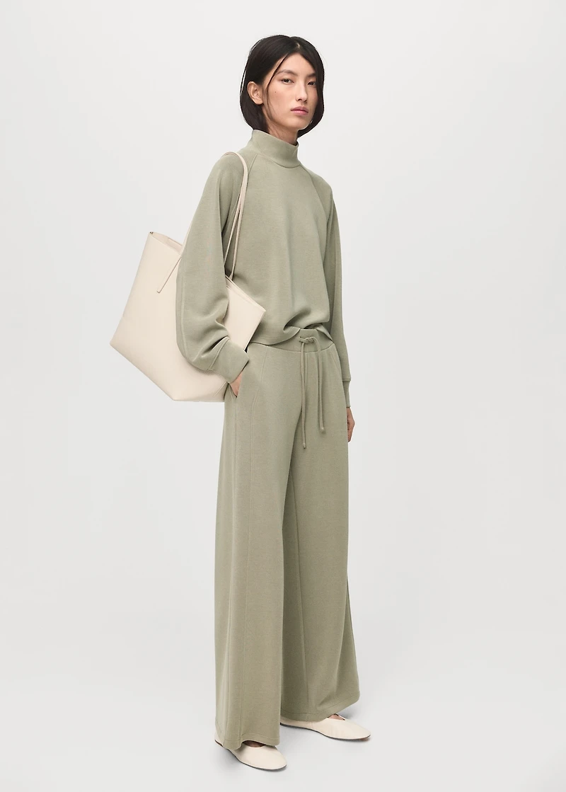 High collar sweatshirt