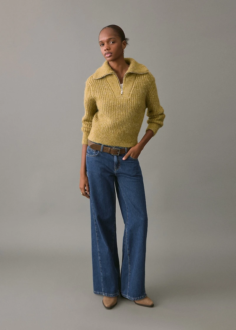 Straight-leg jeans with stitching detail