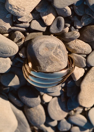 Rigid bracelet with relief