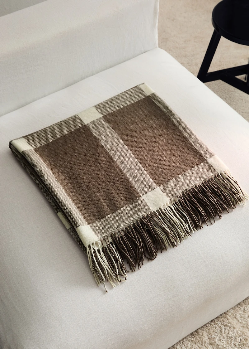 Wool blanket with fringe finish