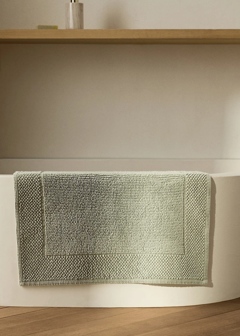 Garment-dyed cotton bath rug