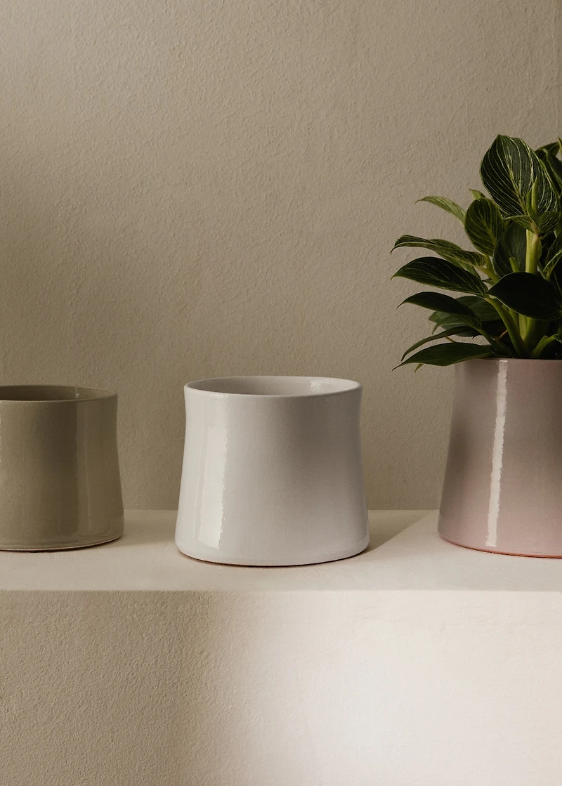 Medium terracotta planter