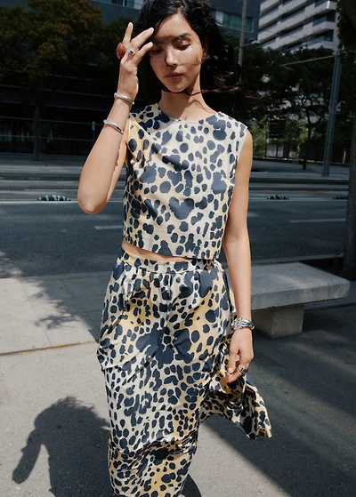 Leopard-print buttoned crop top