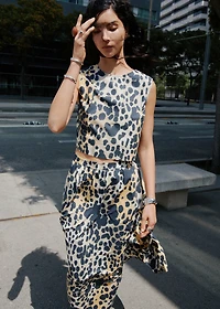 Leopard-print buttoned crop top