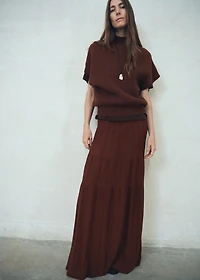 Knitted long skirt with seam detail