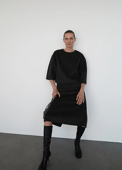 Wool top with three-quarter sleeve