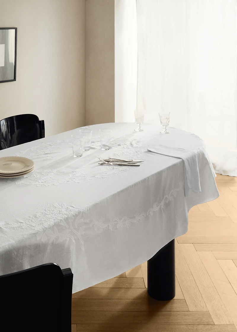 Hand-embroidered oval linen tablecloth for 6 to 8 diners