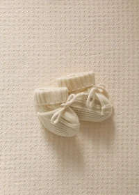 Knitted booties with bow