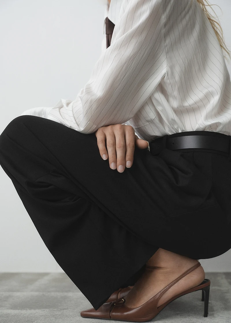 Leather heeled shoes with ring