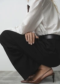 Leather heeled shoes with ring