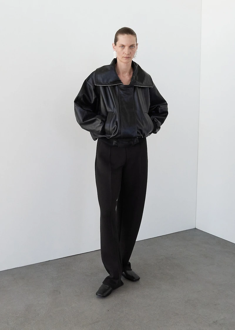 100% leather jacket with notched lapel collar