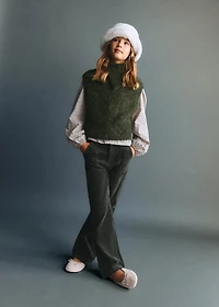 Turtleneck knitted vest