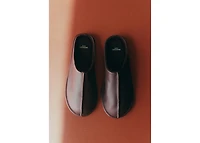 Leather clogs with stitching detail