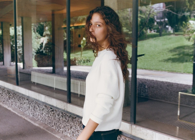 Long-sleeve knitted sweater