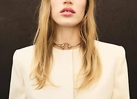 Rigid choker collar