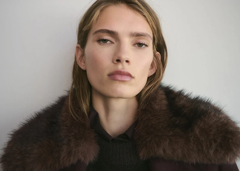 Wool coat with fur collar