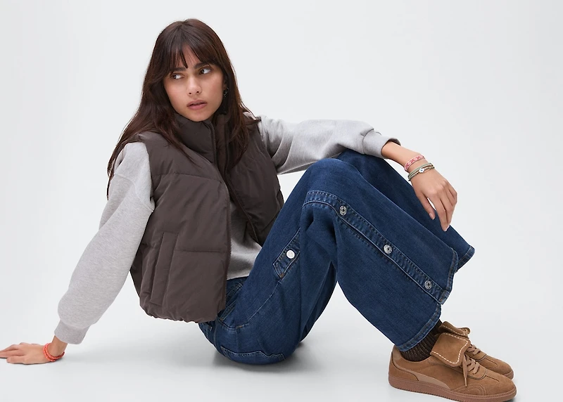 Wide leg jeans with cut-out