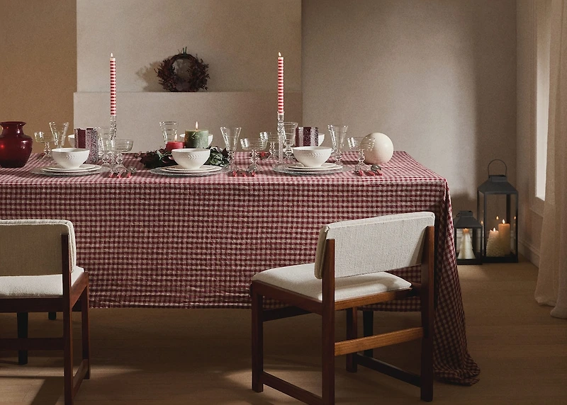 Gingham checked linen tablecloth for 8 to 10 diners