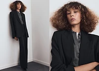 Suit blazer with flap pockets