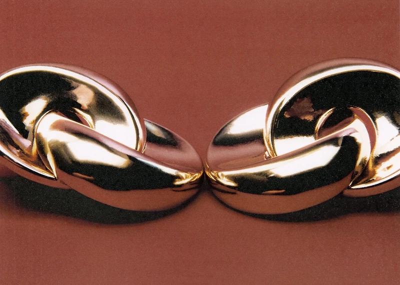 Intertwined hoop earrings