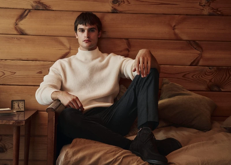 100% wool turtleneck sweater