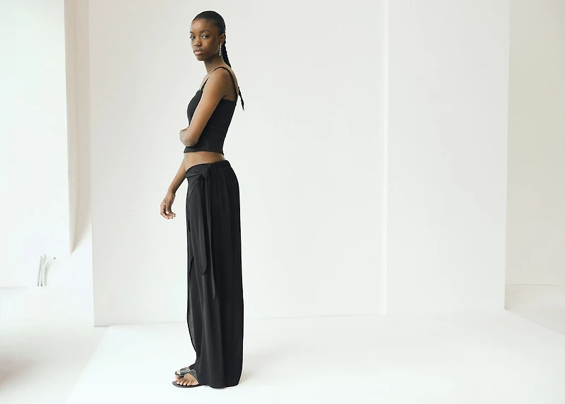 Knitted top with waves