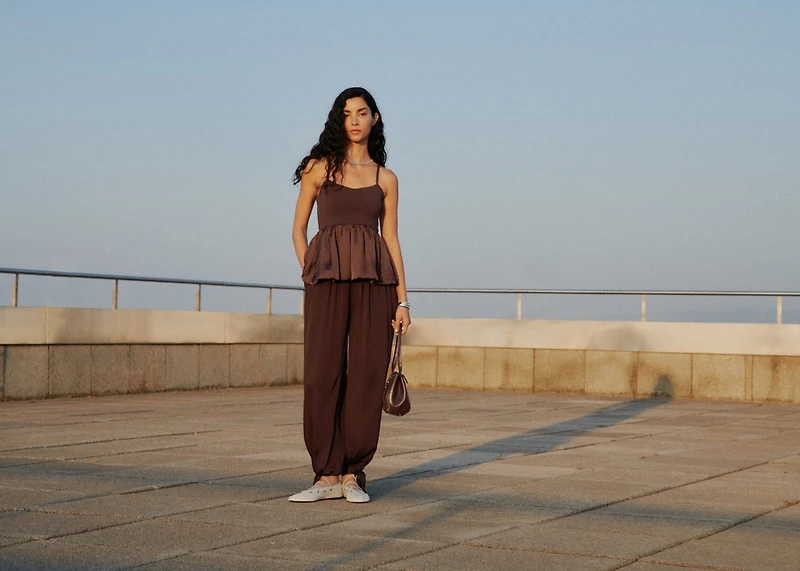 Combined fabric top with crossed back