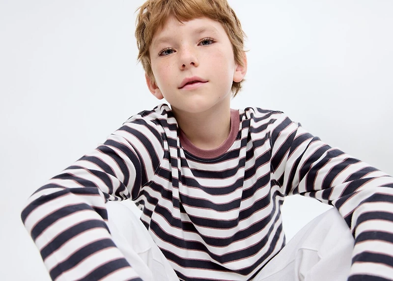 Long-sleeved striped t-shirt