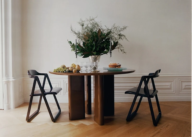 metallic-effect glass vase