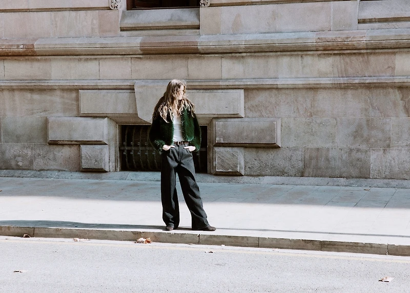 Low-rise barrel jeans