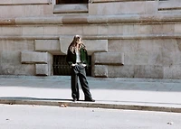 Low-rise barrel jeans