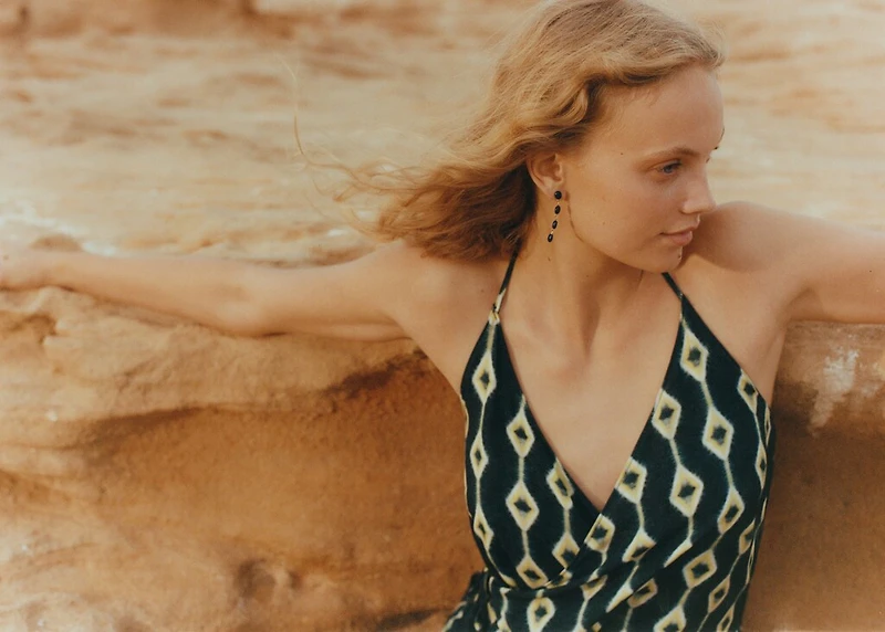 Halter-neck crossover top