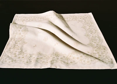 Linen napkins with floral pattern