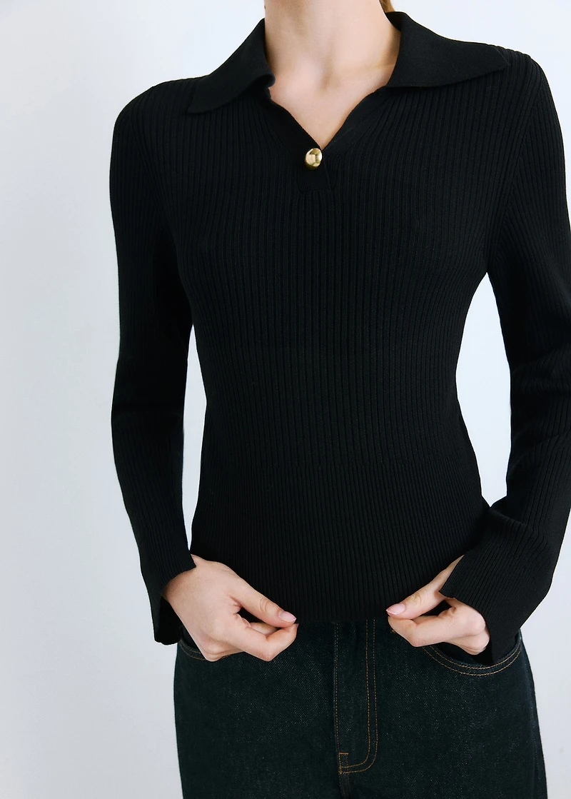 Ribbed sweater with jewel button