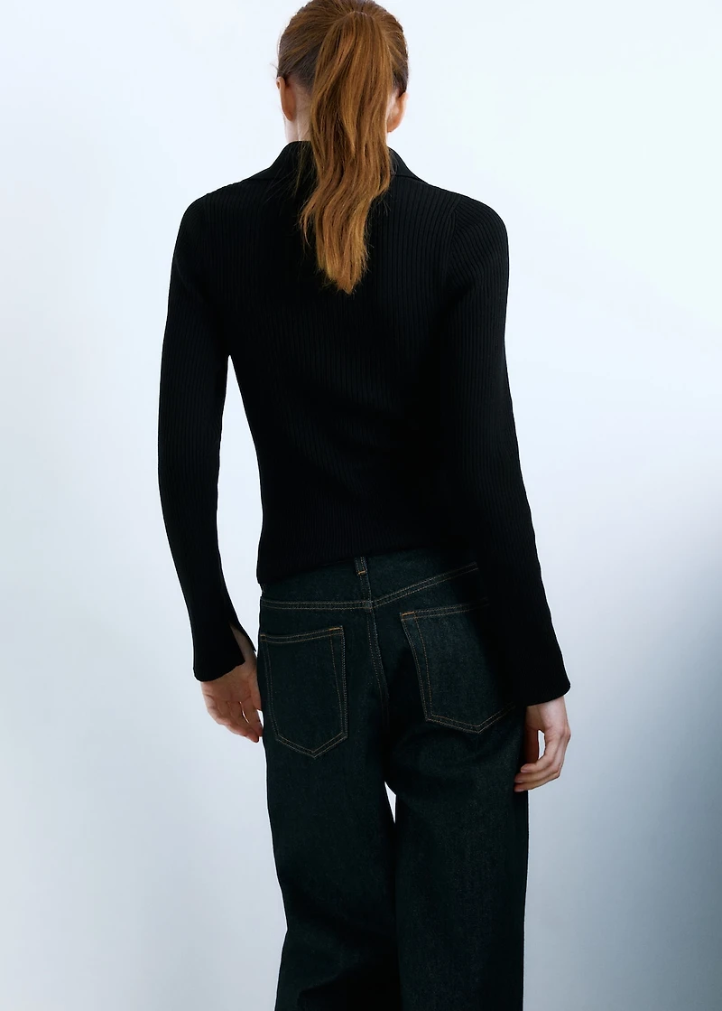 Ribbed sweater with jewel button