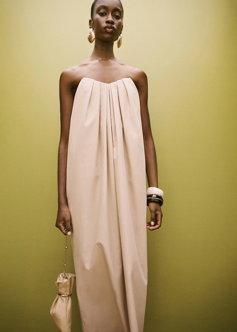 Long dress with sweetheart neckline