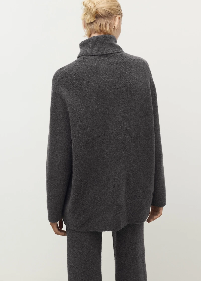 Turtleneck knit sweater