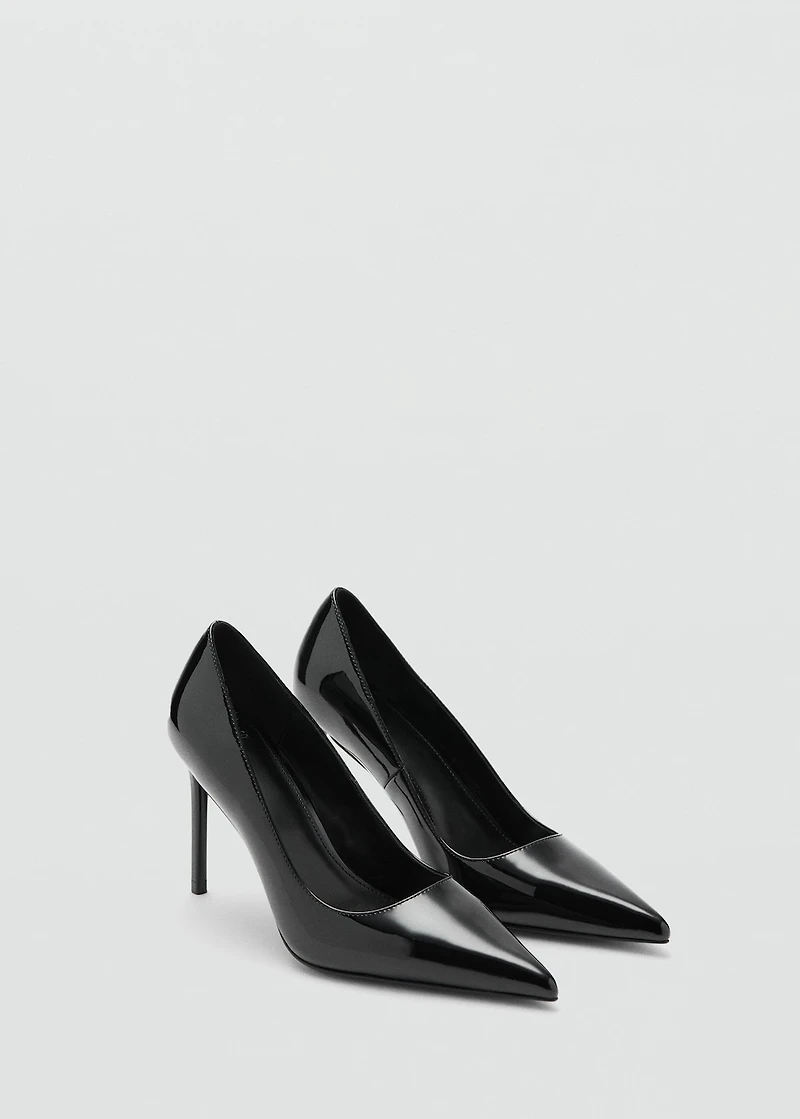 Patent leather heel shoes