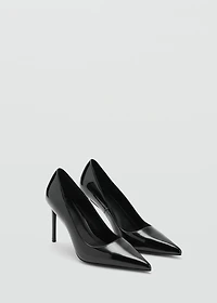 Patent leather heel shoes