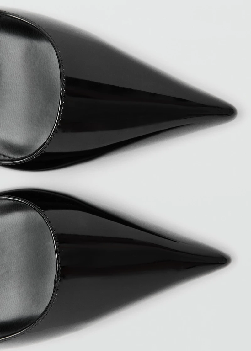 Patent leather heel shoes