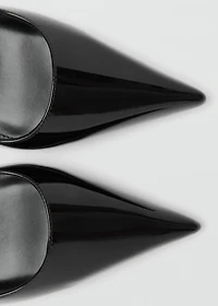 Patent leather heel shoes