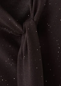 Shiny top with foulard